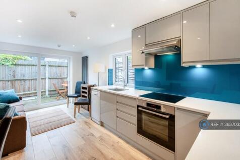 Kitchen / Living Area 