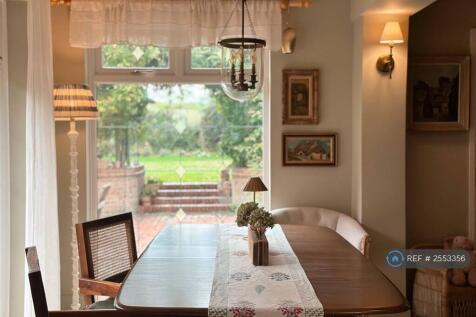 Snug - Dining Table