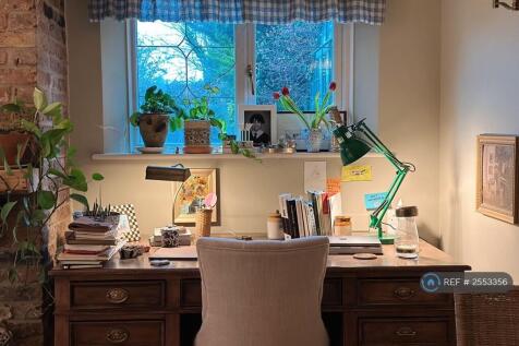 Living Room - Study Nook
