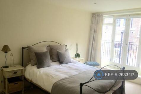 Master Bedroom (Has En Suite)