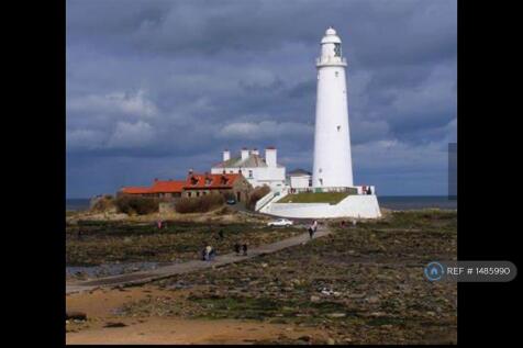 St Mary¿s Lighthouse Nearby 