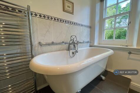 Ensuite Bath And Shower Room