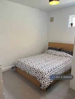 Bedroom 1  (13x10)