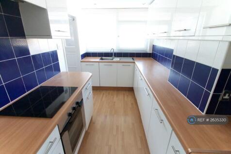 Fully Fitted Kitchen