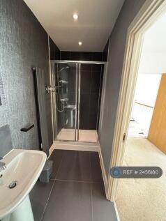 Master Bed En-Suite 
