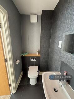 Master Bed En-Suite 