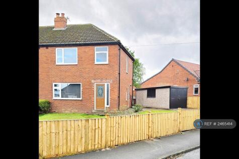 Three Bed Semi-Detached House In Scholes Leeds
