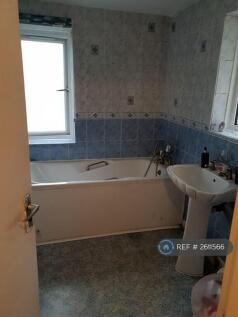 Upstairs Family Bathroom (Tub &amp; Walk-In Shower)