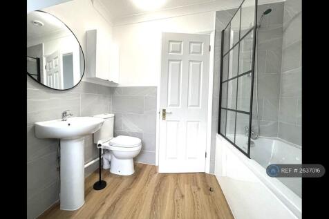 2nd Floor Bathroom