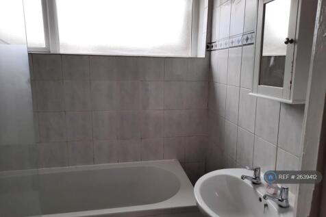 Family Bathroom Downstairs