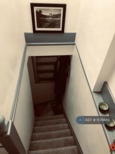 Entrance With Mirror, Coats Rack And Shoe Storage 