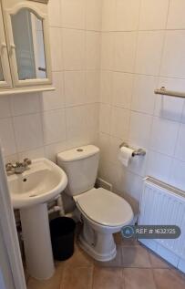 Flat 5 - Ensuite