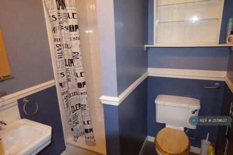 Toilet / Shower Room