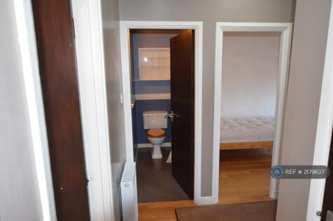 Toilet / Shower Room