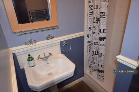 Toilet / Shower Room