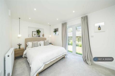 First Bedroom (En Suite)