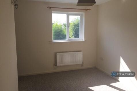 Double Bedroom With Fitted Wardrobe 