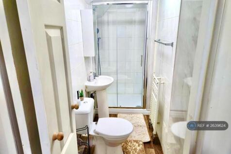 Room 6 Bathroom