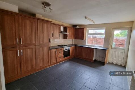 Fitted Kitchen 4.60m x 3.38m (15&#39;1&#39; x 11&#39;1&#39;)