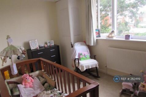 Bedroom Two: 3.38m x 2.46m (11&#39;1&#39; x 8&#39;1&#39;) 