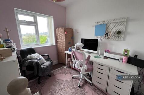 Office/Music Room (Above Kitchen)