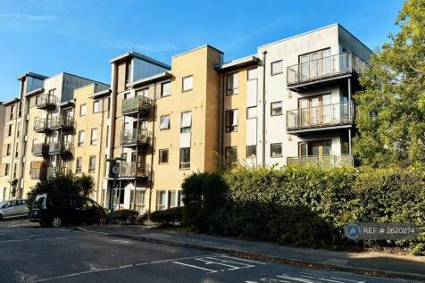 2 Bed Top Floor Ventilated Apartment