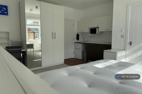 Room 6 - £1025 Pcm
