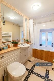 Upstairs Bathroom With Shower And Wc