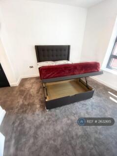 Bed Open At Centre Of The Room