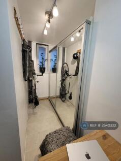 Den ¿ Bonus Room - Walk-In Wardrobe / Storage