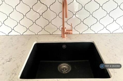 Quartz Worktop With Copper Hardware