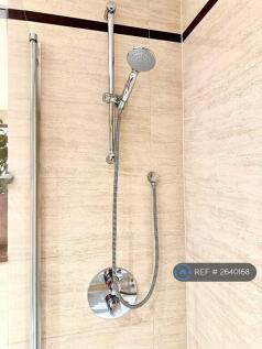 Main Bathroom Shower