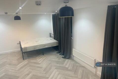 Room 5 - Ensuite - Extra Large