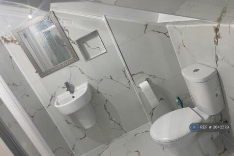 Room 5 - Ensuite