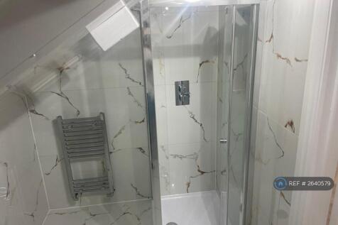 Room 5 - Ensuite