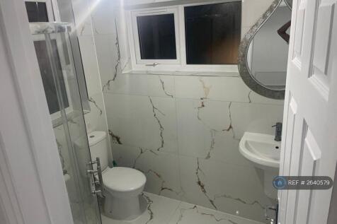 Room 3 &amp;4 Bathroom
