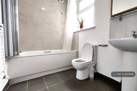Middle Floor Bathroom