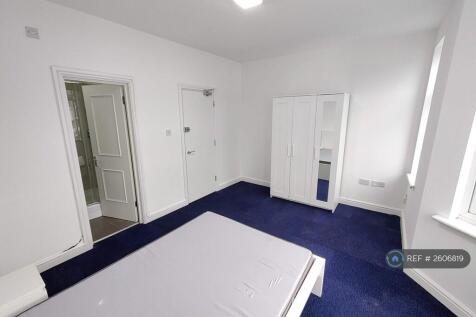 Bedroom 2 (Ensuite)