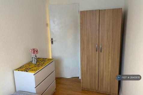 Bedroom 2: £725