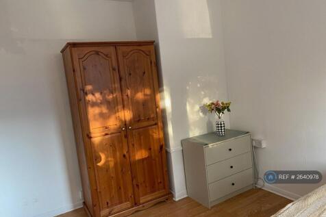Bedroom 4: £895