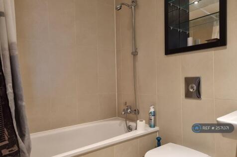 Main Bathroom 1