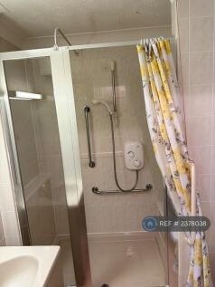 Easy Clean Bathroom With Large Shower