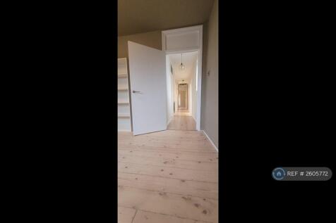 Large Bedroom &amp; Hallway