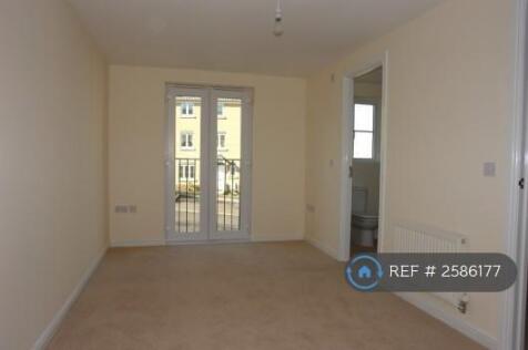 Main Bedroom / Balcony &amp; En Suite Fitted Wardrobes