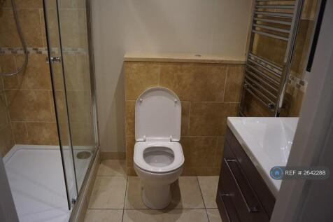 Shower Room Photo 1
