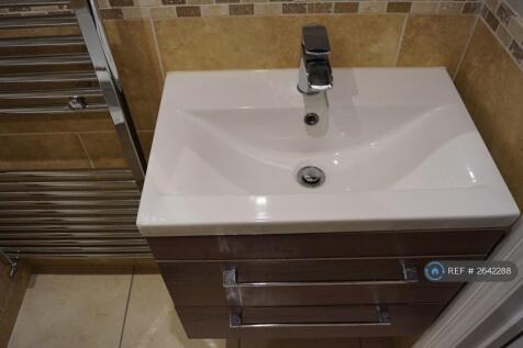 Shower Room Photo 2