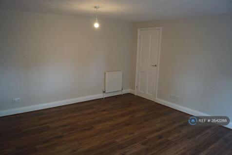 1st Bedroom Photo 3