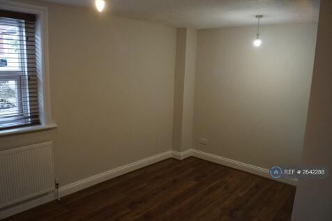 2nd Bedroom Photo 4