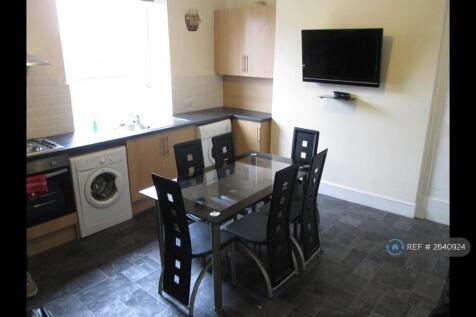 Spacious, Fully Equipped Kitchen 