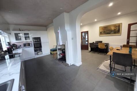 Kitchen / Living Area